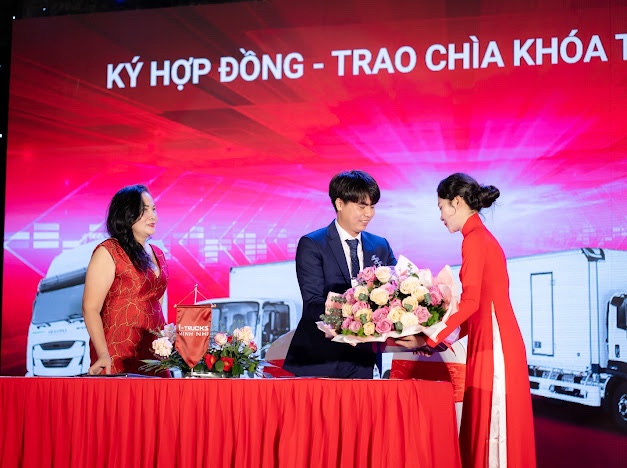 Hoạt động thiện nguyện Color Tour 1